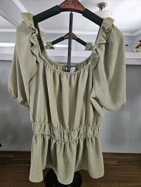 Womens Nine West Green Blouse Medium.